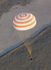 聖火トーチを載せて地球に帰還した宇宙船ソユーズ（Soyuz、2013年11月11日撮影）。(c)AFP/Shamil Zhumatov