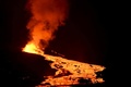 エクアドル・ガラパゴス諸島のイサベラ島で起きたシエラネグラ火山の噴火と斜面を流れ下る溶岩（2018年6月27日撮影）。(c)AFP PHOTO / GALAPAGOS NATIONAL PARK / GIANCARLO TOTI