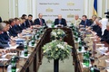 ウクライナの首都キエフ（Kiev）で国家分裂を防ぐために開催された円卓会議の様子（2014年5月14日撮影）。(c)AFP/UKRAINIAN PRIME MINISTER PRESS-SERVICE/ANDREW KRAVCHENKO