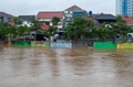 大雨に見舞われたインドネシアの首都ジャカルタの様子（2020年2月25日撮影）。(c)BAY ISMOYO / AFP