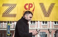 ロシア・モスクワの建物に掲示された、ウクライナ侵攻を支持するシンボル「Z」と「V」の文字が書かれた広告（2022年4月4日撮影、資料写真）。(c)AFP
