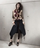 「マルニ アット H&amp;M（MARNI at H&amp;M）」ウィメンズコレクション。シルクカーディガン8490円、レザーシューズ1万1990円、シルクスカーフ1990円。(c)H&amp;M/Josh Olins