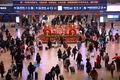 利用客で混雑する北京西駅（2019年2月1日撮影）。(c)Xinhua News