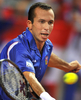 男子テニス国別対抗戦、デビスカップ（%%2009 Davis Cup%%）ワールドグループ準決勝、クロアチア対チェコ。初日はシングルス2試合が行われ、チェコが2連勝を飾り準決勝進出に王手をかけた。

　チェコは第1試合でラデク・ステパネク（%%Radek Stepanek%%）がイヴォ・カルロビッチ（%%Ivo Karlovic%%）に6-7、7-6、7-6、6-7、16-14で勝利し、第2試合ではトマス・ベルディハ（%%Tomas Berdych%%）がマリン・チリッチ（%%Marin Cilic%%）を6-3、6-3、3-6、4-6、6-3で下した。写真はリターンショットを放つラデク・ステパネク。（2009年9月18日撮影）(c)AFP/HRVOJE POLAN
