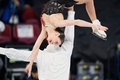 フィギュアスケート世界選手権、ペア・フリースケーティング（FS）。演技に臨むカナダのディアナ・ステラト・ドゥデク/マキシム・デシャン組（2024年3月21日撮影）。(c)Geoff Robins / AFP