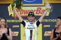 2011ツール・ド・フランス（2011 Tour de France）、第5ステージ（カルエクスからカプ・フレエル、164.5キロメートル）。ステージ優勝を果たし、表彰台で喜ぶHTCハイロード（HTC-Highroad）のマーク・カヴェンディッシュ（Mark Cavendish、英国、2011年7月6日撮影）。(c)AFP/PASCAL PAVANI