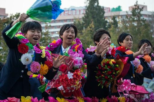 サッカーU-17北朝鮮女子代表が平壌凱旋、U-20に続くW杯制覇 写真6枚