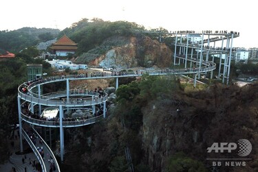 空中散歩」に市民ら夢中、中国・アモイに全長23キロの遊歩道が登場 ...
