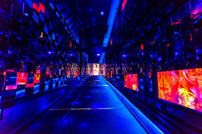 「すみだ水族館」蜷川実花とクラゲの幻想的なコラボレーション