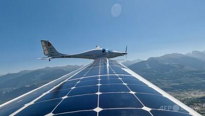 太陽光のみで高度9521メートル スイス機が世界記録更新