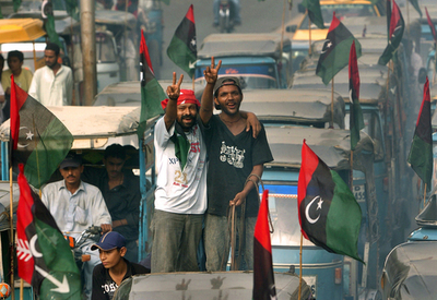 パキスタン、イスラム保守派の反大統領デモ、警察と衝突