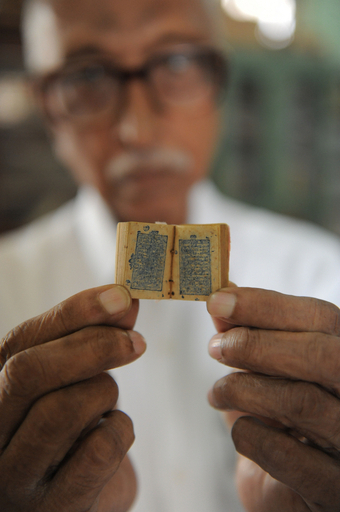 コーランの豆本も、貴重な文献がずらり インド