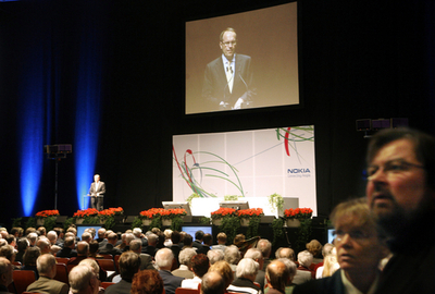 ノキアシーメンスネットワーク、9000人削減へ - フィンランド