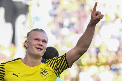 ドルトムントがボルフスブルクに6発快勝 ハーランド2得点