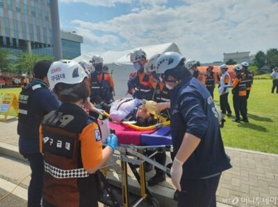 ドクターカーに乗って道路上で「応急手術」…韓国「ゴールデンタイムを守る」
