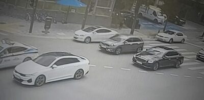 「子どもがけいれん起こし、意識不明」…韓国・渋滞でピンチの親子、警官がアシスト