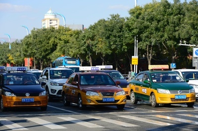 北京などタクシーに燃油サーチャージ 国際原油価格高が影響