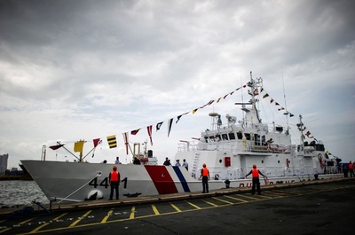 マニラ港に日本供与の最初の巡視船が到着 フィリピン