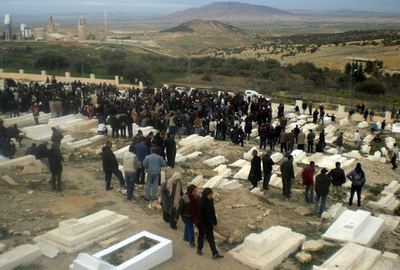 チュニジアでデモ隊と治安部隊が衝突、14人死亡