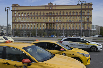 ロシア、日本外交官をスパイ容疑で拘束 国外退去を通告