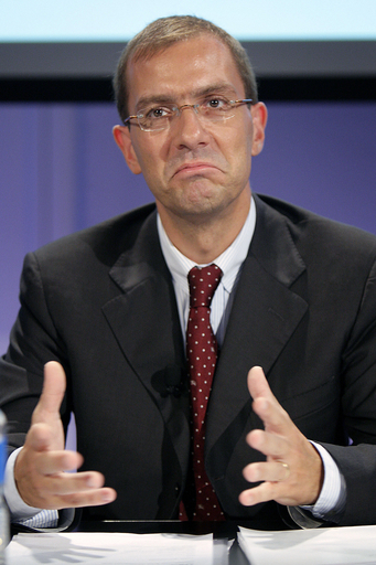 スイスUBS、第3四半期816億円の赤字