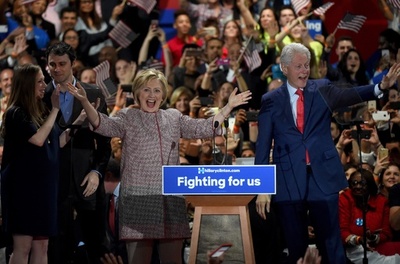 ヒラリー氏は夫の不倫を「助長」 トランプ氏が新たな個人攻撃