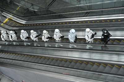「スター・ウォーズ」が空港を占拠！シンガポールでPRイベント