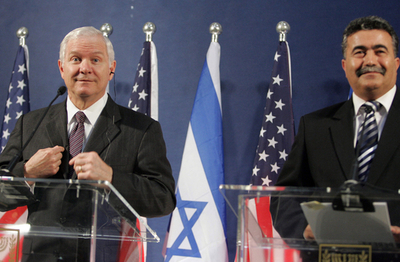 ゲーツ米国防長官、かつての反政府組織の拠点を電撃訪問 - イラク