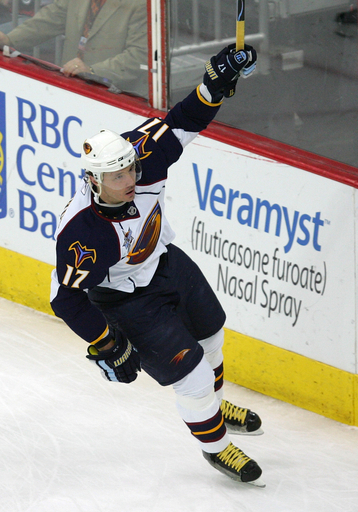 スラッシャーズ OTの末ハリケーンズを降す