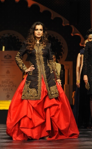 ＜インド・ブライダル・ファッション・ウィーク 2013＞ファルグニ＆シェーン・ピーコックら