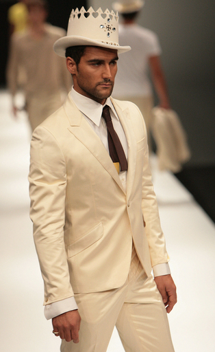 ＜08年春夏リスボン・コレクション＞ヌノ・ガマ、新作を発表