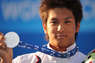 古賀が男子50メートル背泳ぎで銀 タンコックが世界新で優勝、世界水泳