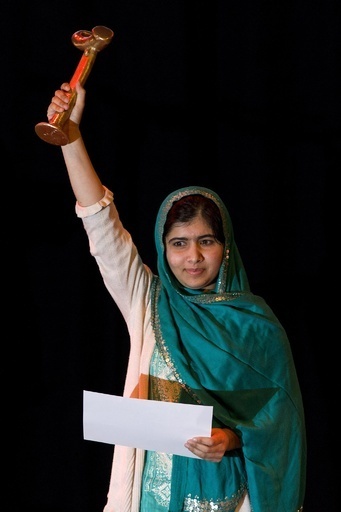 「死んでないことを神様に感謝」、マララさんが自伝出版