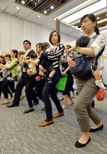 赤ちゃんと一緒にサンバ！東京・六本木で「ママフェス」