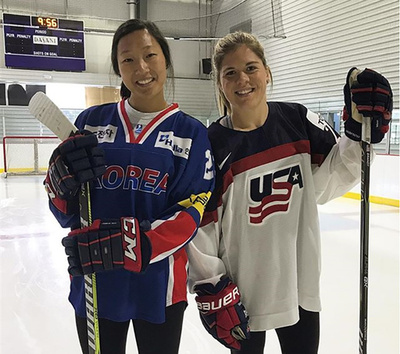 アイスホッケーの「姉妹選手」、平昌五輪は別々の国で出場