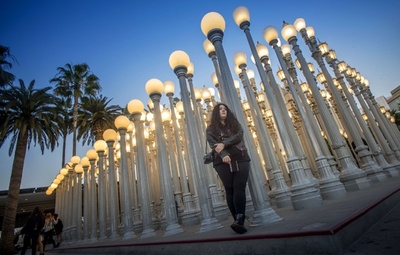 カップル撮影に人気の現代アート、米ロサンゼルス