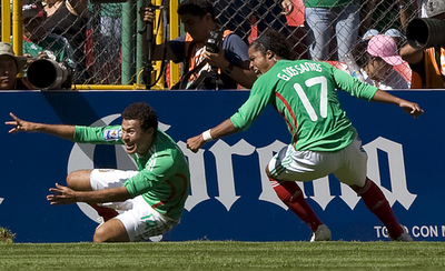 メキシコ 米国を2-1で破る、W杯予選
