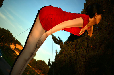 イタリアの田舎町に巨大美女？誰もがびっくりの立て看板