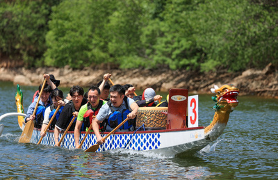 中国では鯉はのぼらず竜が競う