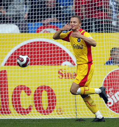 カールスルーエ シャルケ04に快勝し2位へ浮上