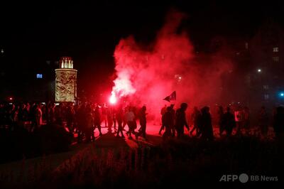 PSGのCL決勝進出後に暴動、47人逮捕 車が突っ込み3人負傷