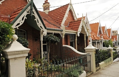 豪70代女性、屋根に上って転落 屋根裏から4日間出られず