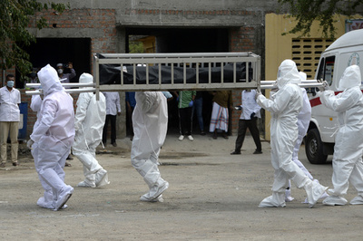 コロナ流行「危険な新段階」とWHO 新規感染が過去最多に