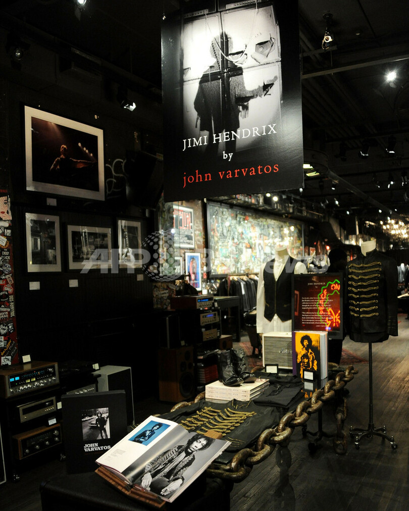 ジミ・ヘンドリックスへのオマージュ、「ジョン・バルベイトス」がカプセルコレクション発表