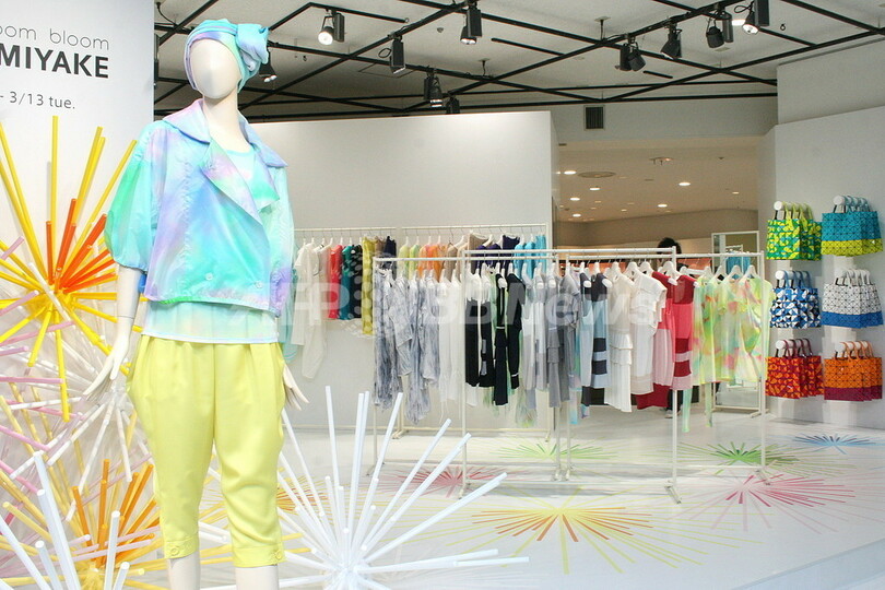 イッセイ ミヤケ 伊勢丹新宿で期間限定イベント 13日まで 写真15枚 国際ニュース Afpbb News