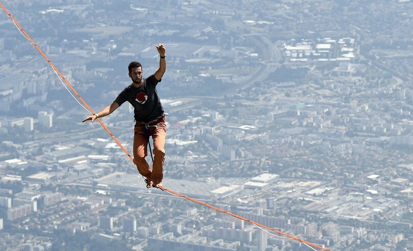超高所でハラハラ綱渡り 写真10枚 国際ニュース Afpbb News