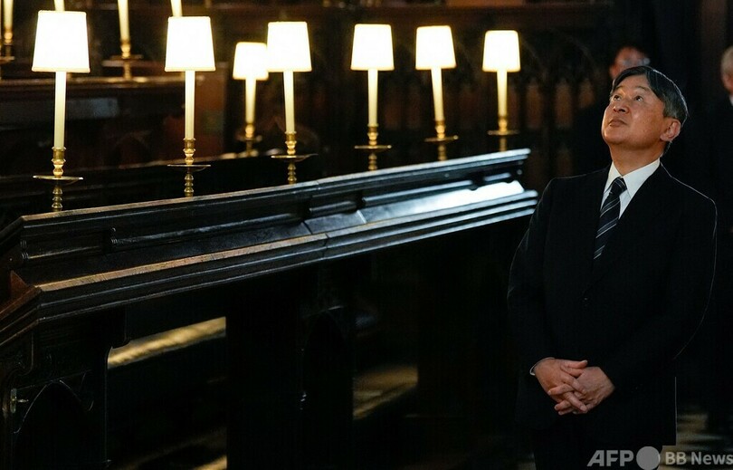 天皇陛下、エリザベス女王の墓に供花