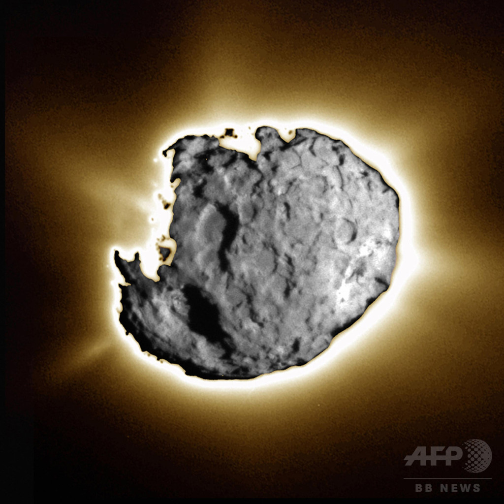太陽系外由来の宇宙塵、探査機サンプル中に7個特定か 太陽系外由来の宇宙塵、探査機サンプル中に7個特定か