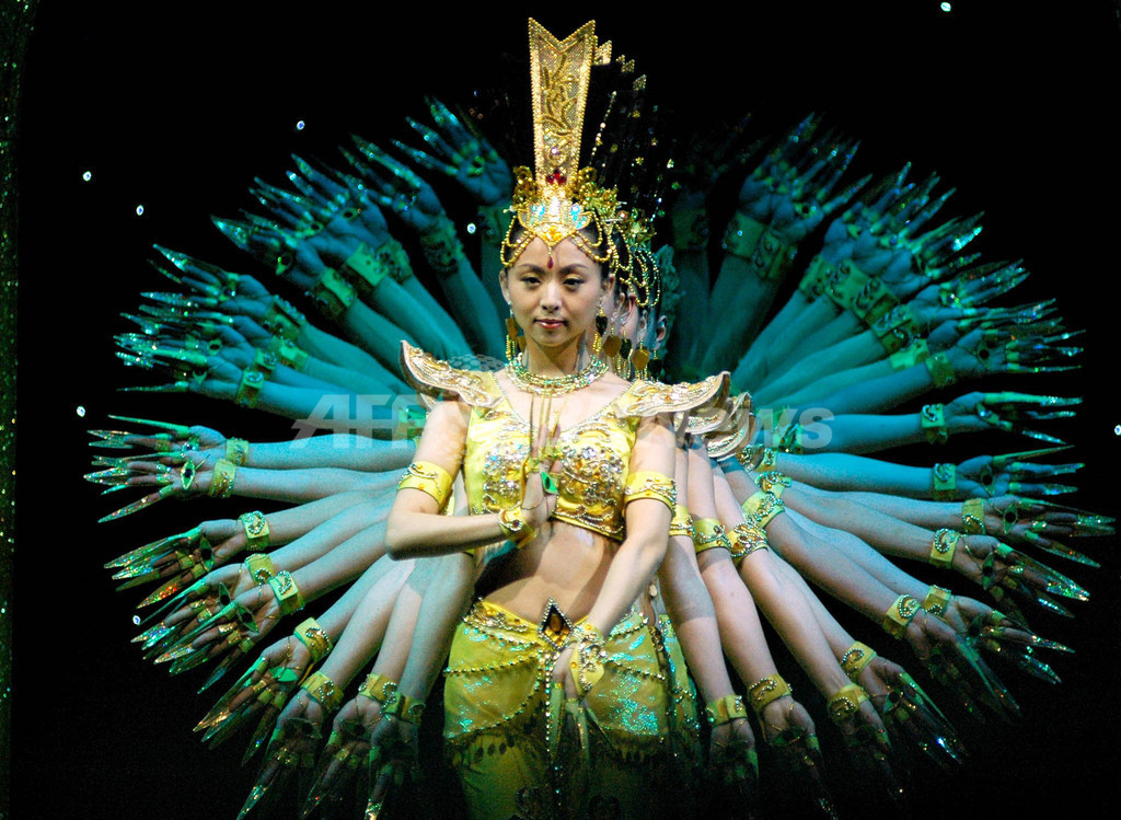 石家荘で 千手観音の舞 が披露される 中国 写真2枚 国際ニュース Afpbb News