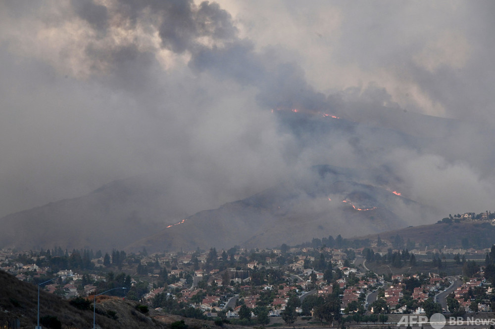 米カリフォルニア州で山火事、LA周辺で6万人避難